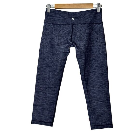 Lululemon Leggings Womens Navy Capri Size‎ 4         Athletic Yoga Gym Stretch - Picture 1 of 4